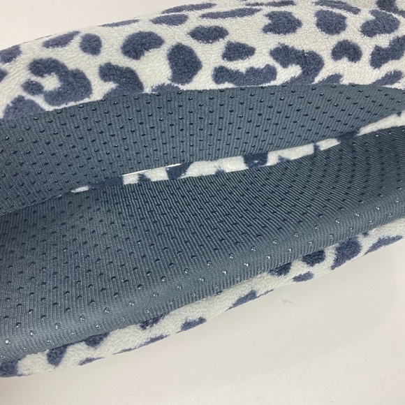 NWT * ISAAC MIZRAHI Soft Cozy  Sherpa Lined Fuzzy Animal
Print Slipper Socks - Picture 5 of 11